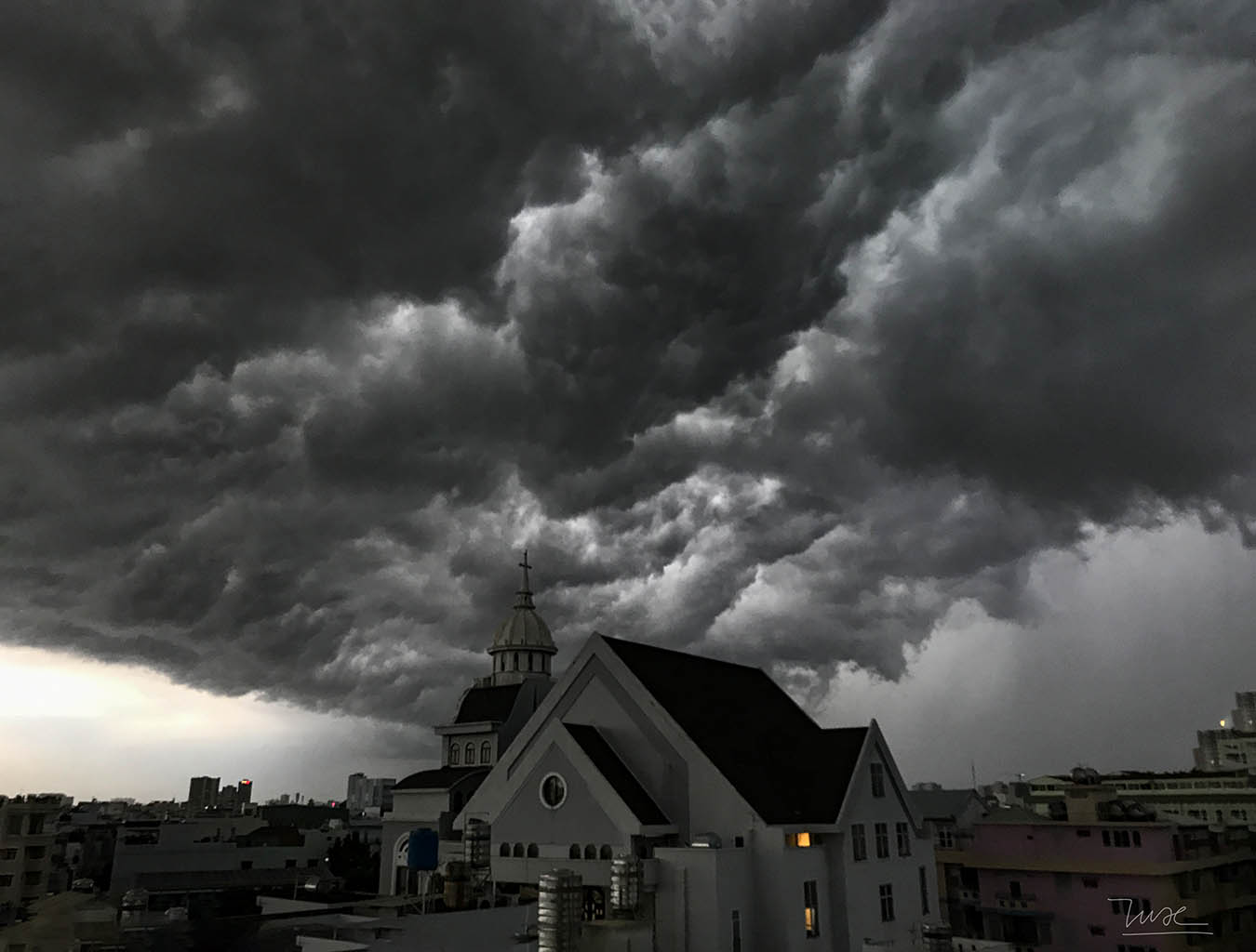 Tu viện chiều mưa